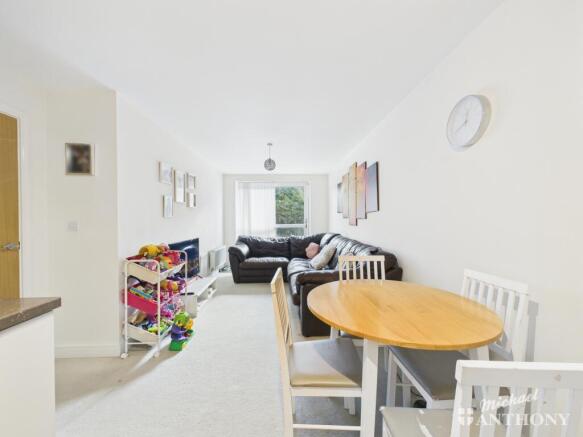 CAM02773G0-PR0360-STILL013