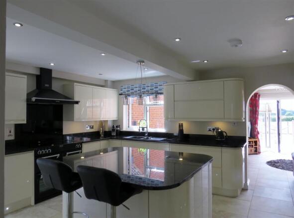 Kitchen/Breakfast Room