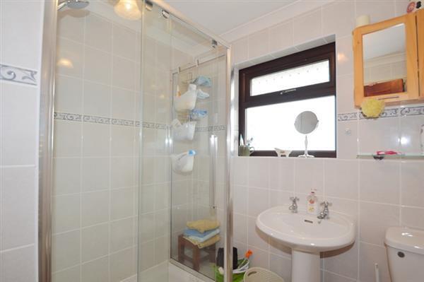 SHOWER ROOM/WC