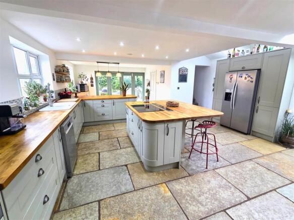 Vine Farm - Kitchen.jpg