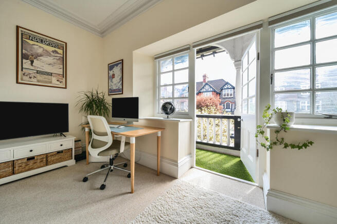 Bedroom/Balcony