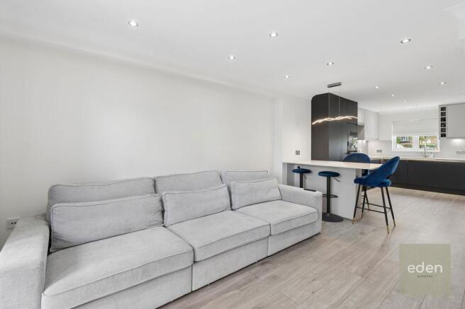 KITCHEN/FAMILY ROOM