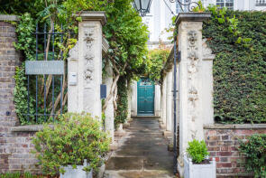 The White House, Hampton Court Road, East Molesey KT8 9BS