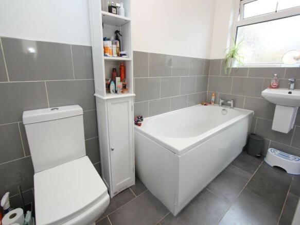 Bathroom WC & Shower