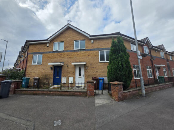 3 bed terraced house to rent Chorlton Road, Manch