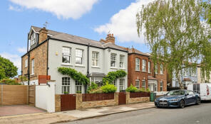 32, Connaught Avenue, East Sheen, London SW14 7RH