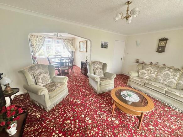 11. Lounge/Dining Room