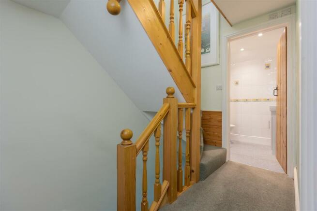 Hill Cottages 28 Landing.jpg
