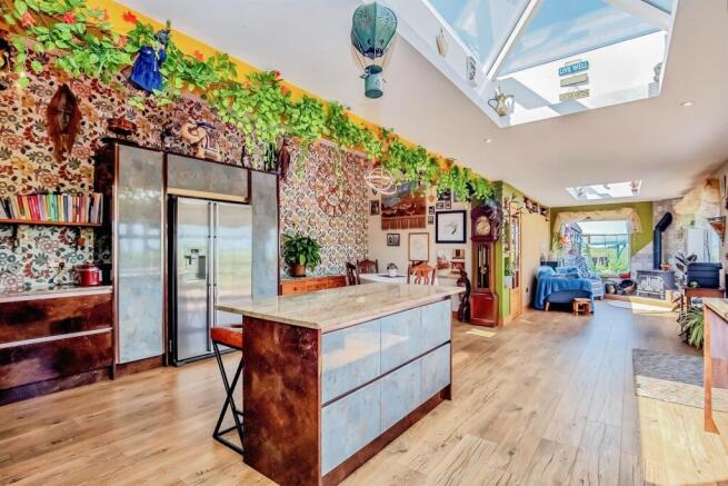 Kitchen/Breakfast/Dining Area