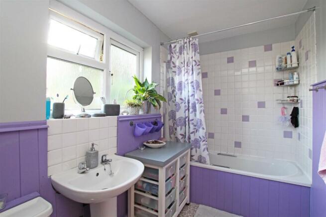 8NR - Bathroom.jpg