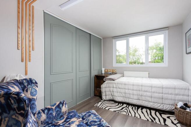 4 bed Bungalow for sale Image 12