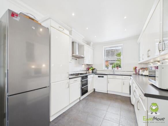 EweMove Basingstoke Estate Agents 17 Gaiger Avenue