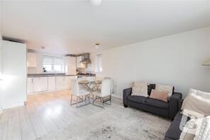 Flat 1, 3 Boarwood House, Meadfarm Close, Romford RM3 9FJ