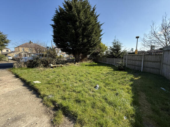 2 bed Semi-Detached to rent Image 4