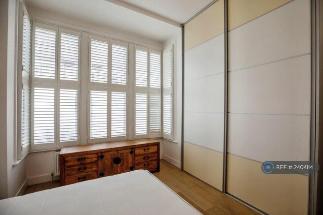 Light And Airy Main Bedroom, Built-In Wardrobes