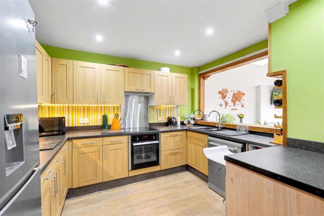 Kitchen (2).jpeg