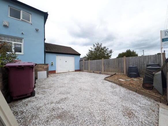 136glenview-driveway.jpg