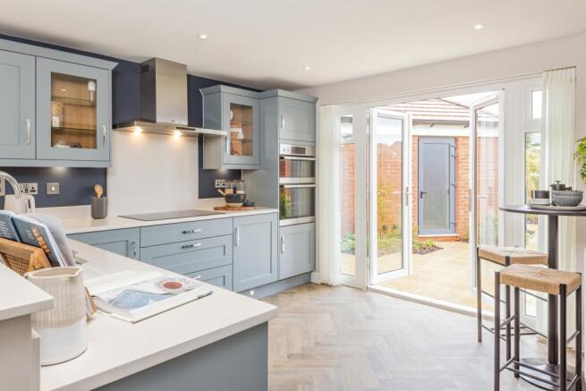 Kitchen and breakfast bar in the 4 bedroom Wychwood