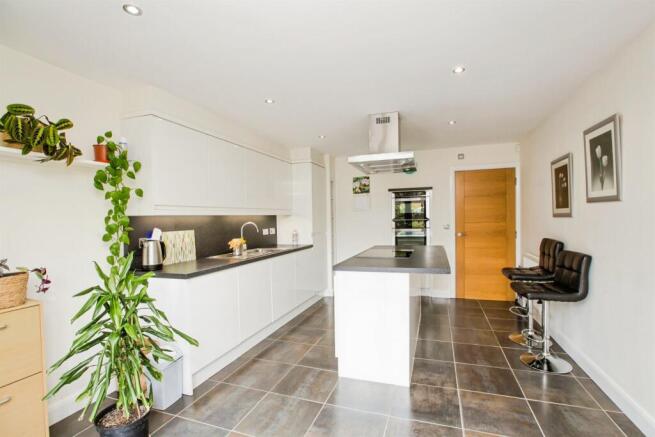 3 bed End of Terrace for sale Image 4