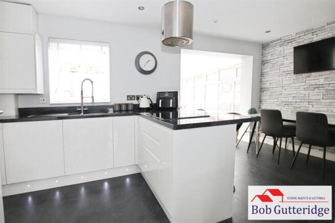 FITTED KITCHEN / DINING ROOM