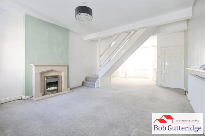 OPEN PLAN LOUNGE / DINING ROOM