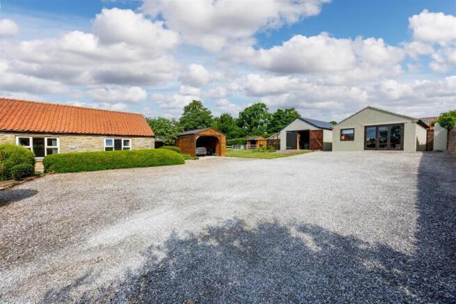 4 bed Bungalow for sale Image 4