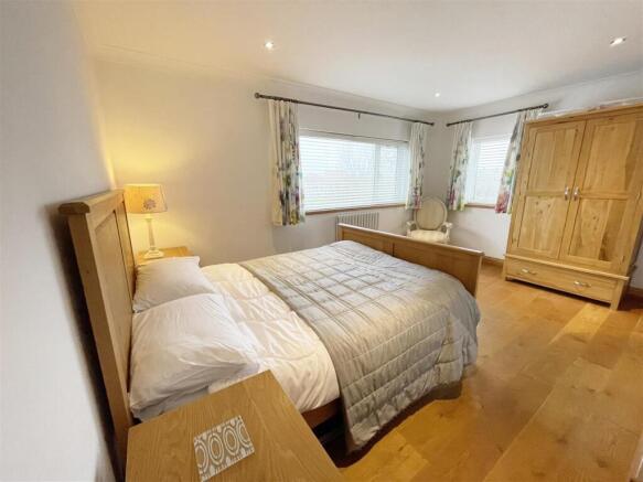 2 bed Apartment for sale Image 8