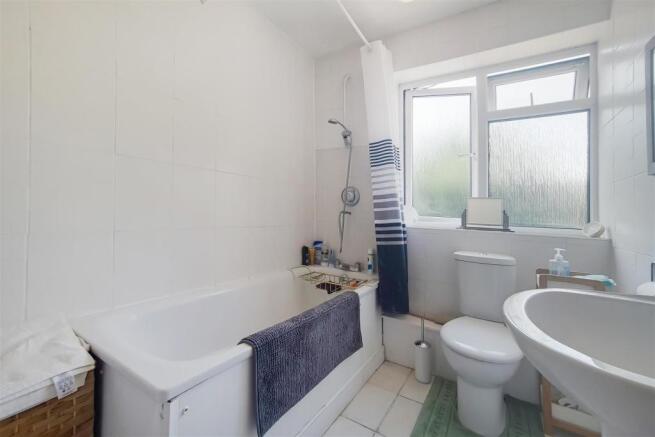 5_Bathroom-0.jpg