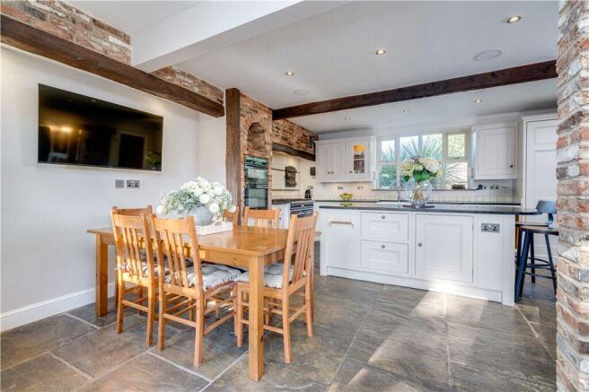 5 bed Link Detached House for sale Image 9