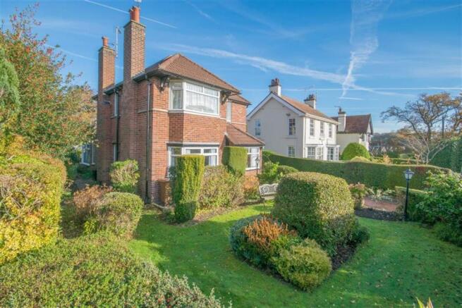 FRONT GARDEN