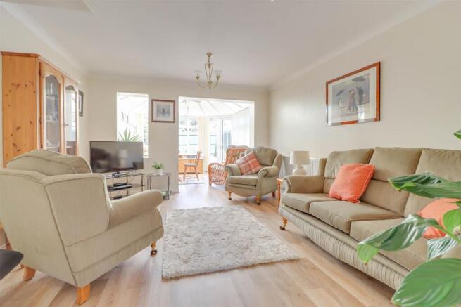 17 ERVINE PLACE INSIDE-3.jpg