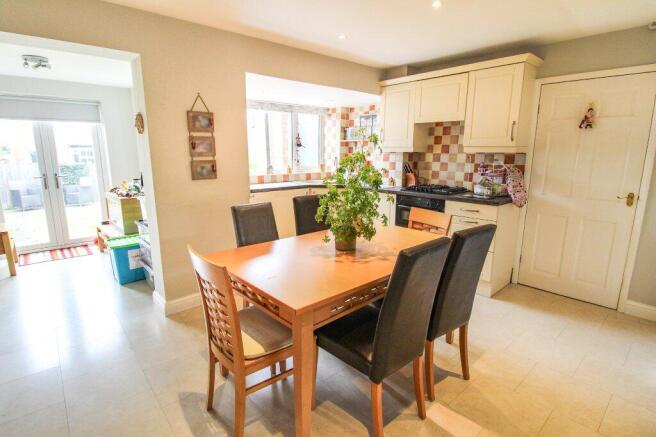 4 bed Detached for sale Image 8