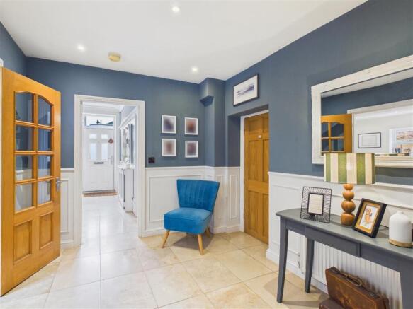 4 bed Detached for sale Image 11