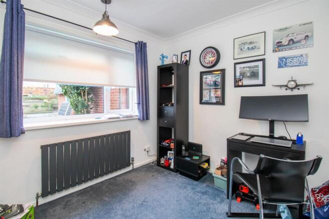 3 bed Semi-Detached Bungalow for sale Image 7