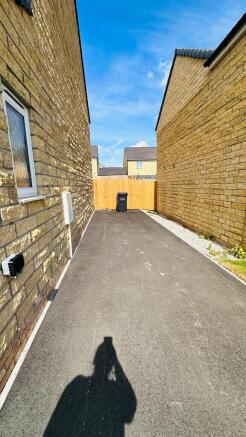 3 bed Semi-Detached for sale Image 6