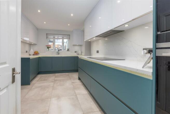3 Capstan Close-12.jpg