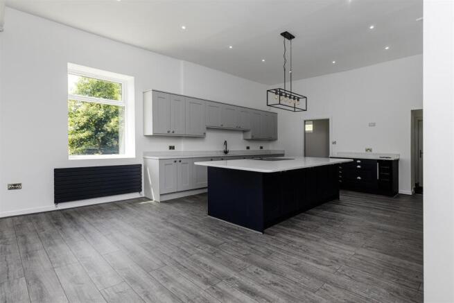 4 bed Detached for sale Image 10