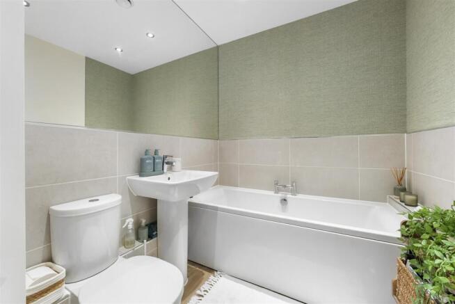 2 bed Apartment for sale Image 6