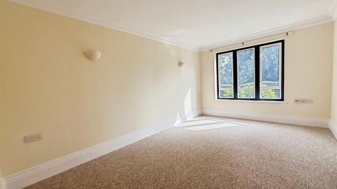 Lounge/dining roo...