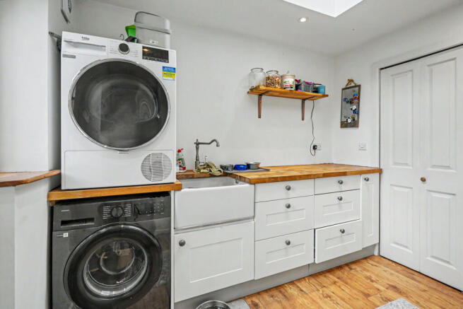 4 bed Detached for sale Image 11