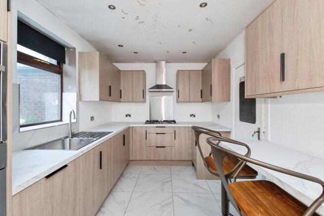 3 bed Semi-Detached for sale Image 11