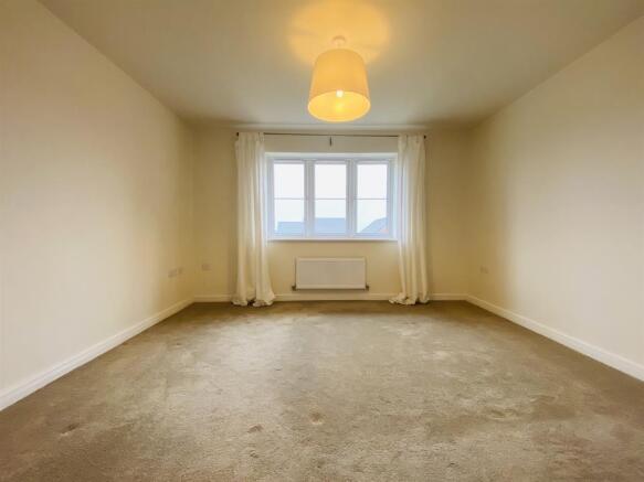 2 bed Semi-Detached to rent Image 8