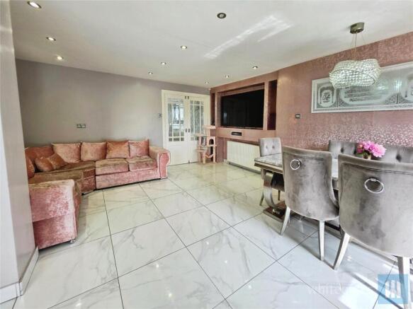 5 bed Semi-Detached for sale Image 6