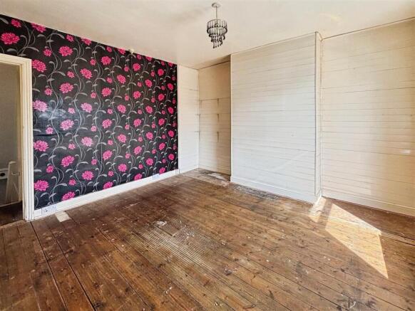 3 bed Terraced for sale Image 8