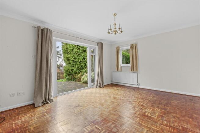 20a Maybrook Gardens, HP13 6PJ-8.jpg