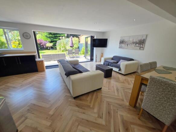 4 bed Detached for sale Image 3