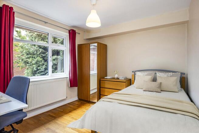 1 Double Bedroom