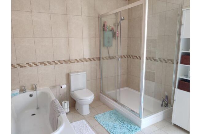 4 bed Flat for sale Image 9