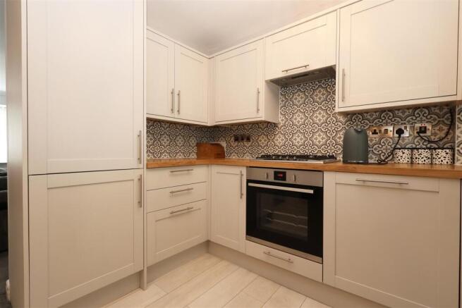 3 bed Semi-Detached for sale Image 8