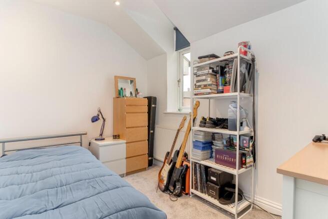 4 bed House for sale Image 11